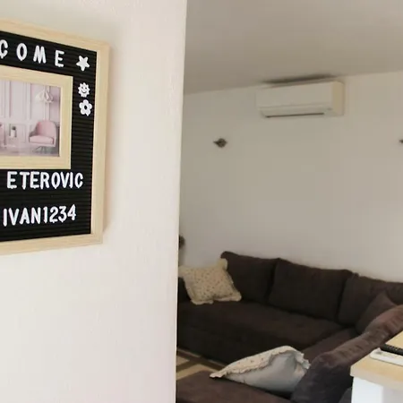 Pino Lägenhet Pucisca