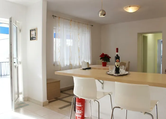 Pino Appartement Pucisca